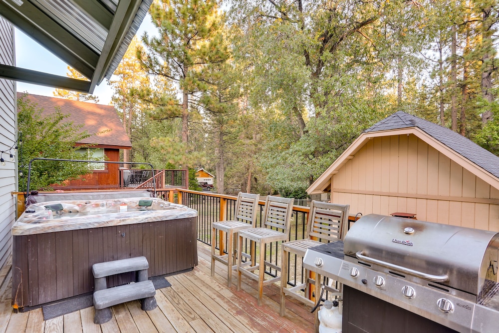 Spacious Big Bear Home w/ Game Room + Hot Tub!