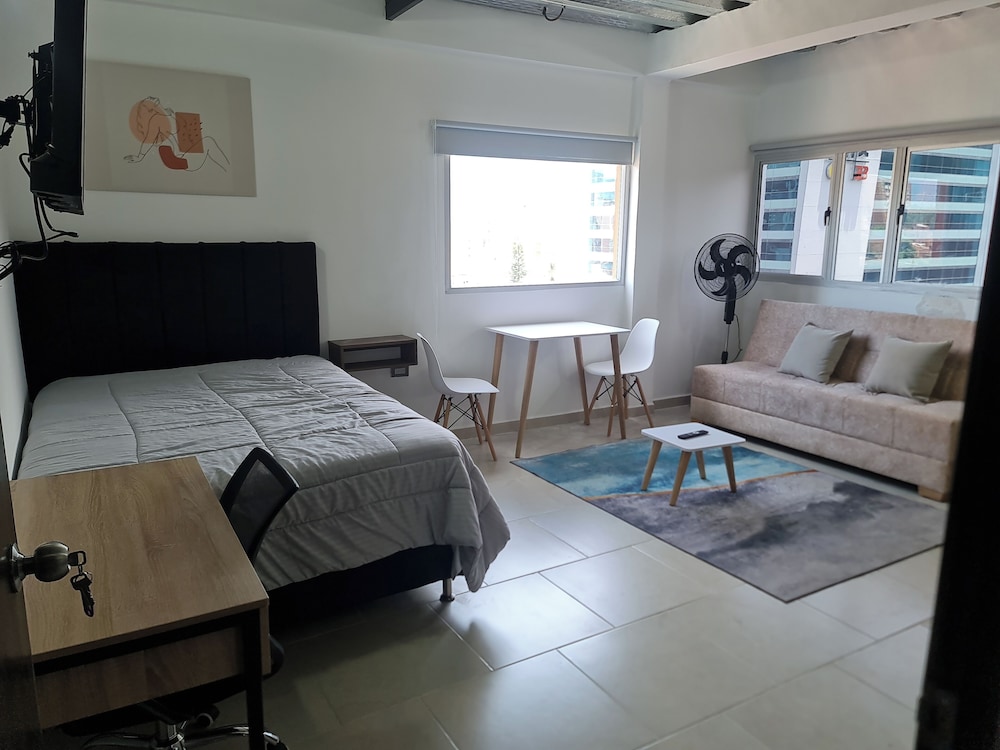 RG33 ApartaSuites