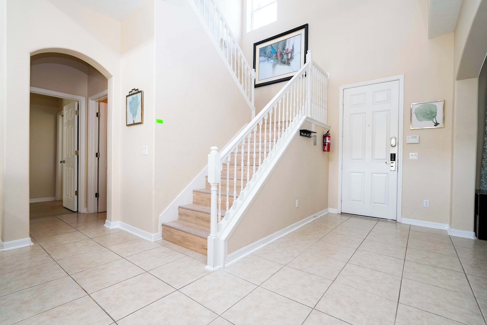 Family Villa w Pool Spa Game Room Near Disney