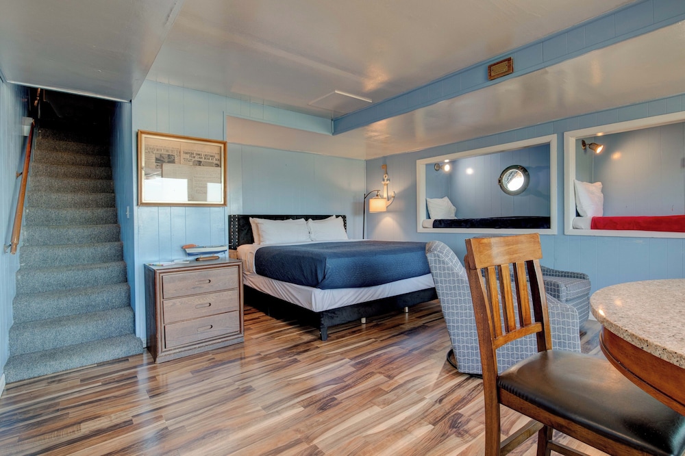 Moolack Shores Inn