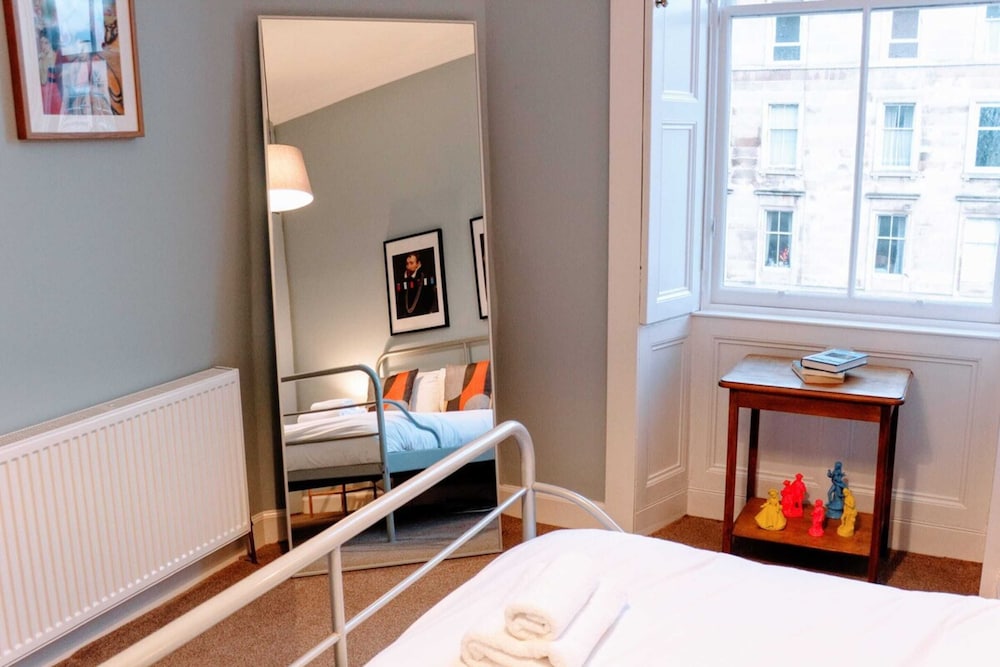 Stylish Apartment in Edinburgh's New Town