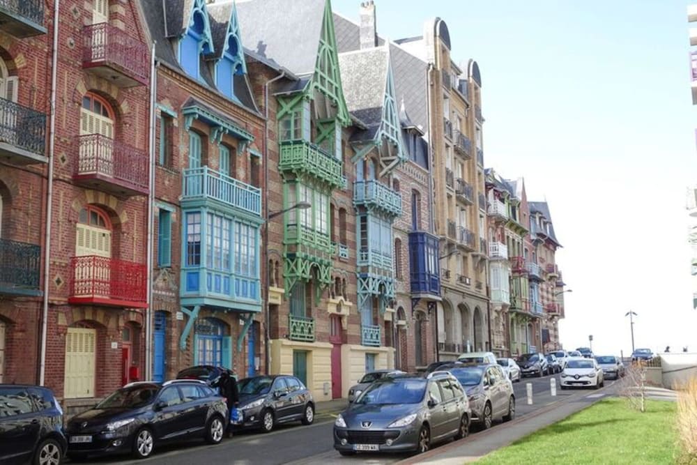 Townhouse Near Bay of Somme and Norman Beaches