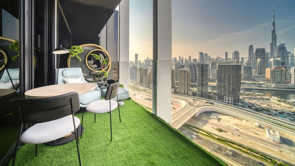 Sleek Comfy Studio w Burj Khalifa View Balcony