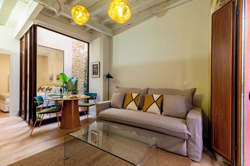 One&Lux Casa Barrabas