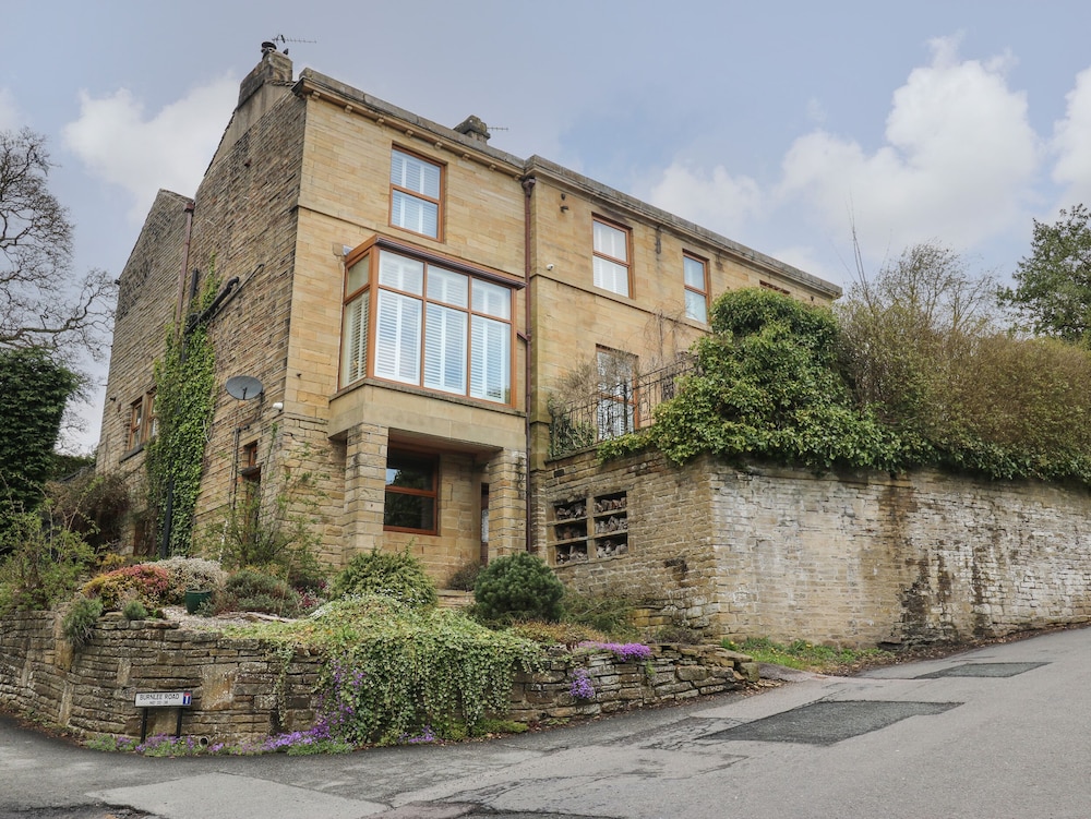 The Old Post Office - Pet Friendly Group Stays in Holmfirth