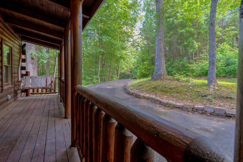 Rosey Bear 2 Bedroom Cabin