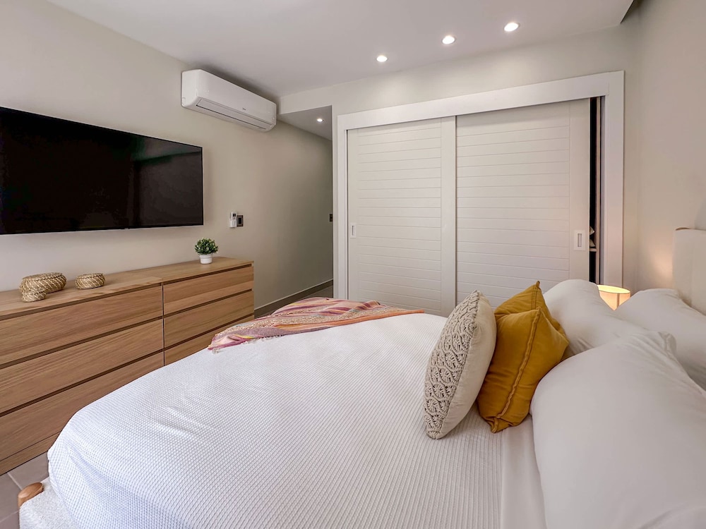 Spectacular Brand new Beach Condo