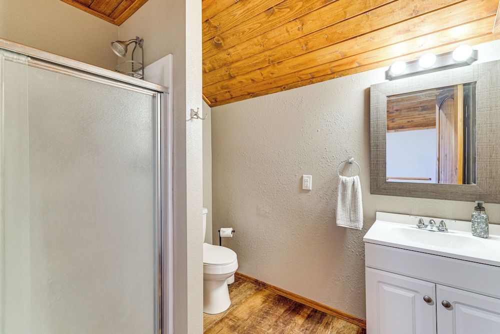 3 Mi to Trails: Secluded Eagar Cabin w/ Mtn Views!
