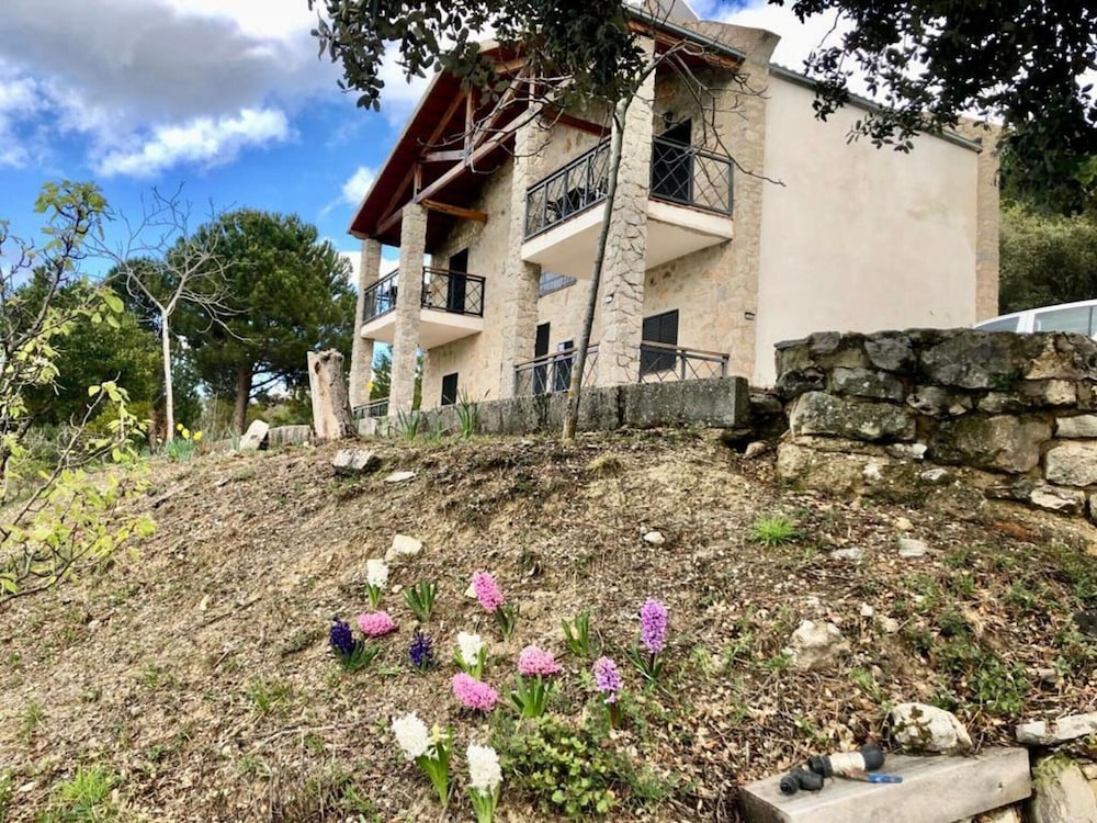 Belvilla by OYO Villa El Refugio