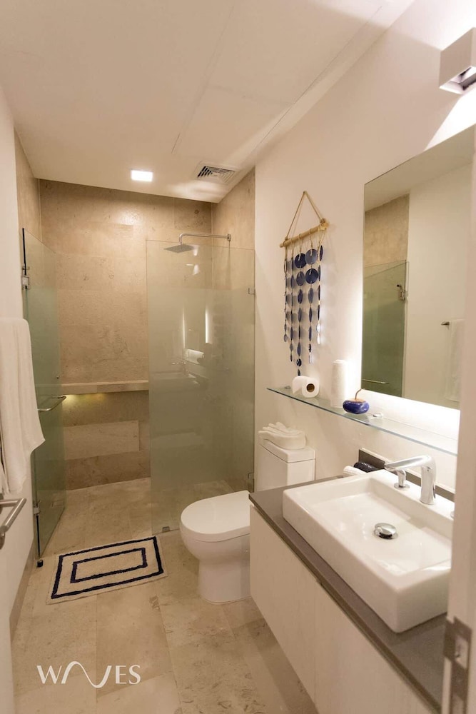 3 Br. Ocean Front PH With Stunning Views