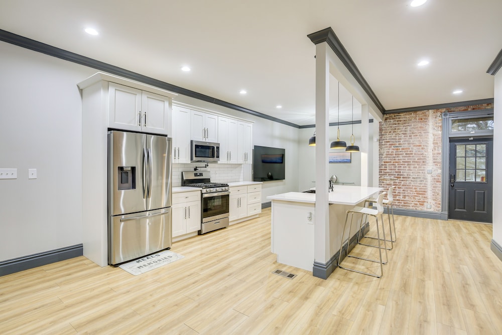 Walk to Gravois Park: 'nice Home' w/ Garage