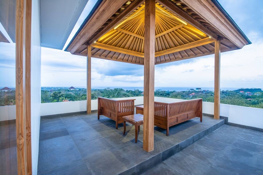 Breeze Opulent 6 BR in With Ocean View 5 Mins to Savaya