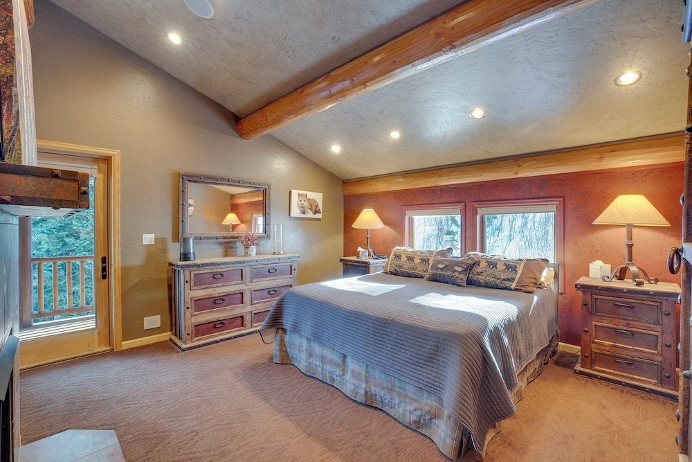 'black Bear Cabin' Near Skiing & Hiking!