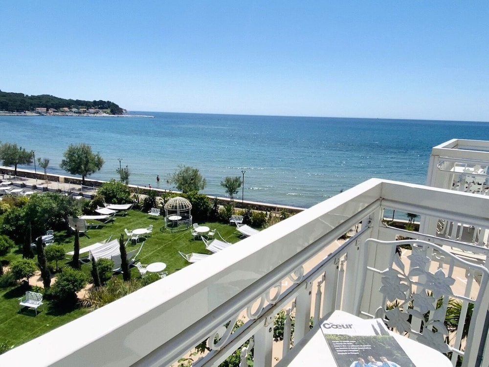 Grand Hotel Des Sablettes Plage, Curio Collection By Hilton