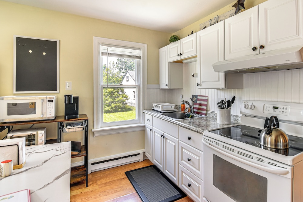 Near Nockamixon State Park: Telford Apt w/ Porch!