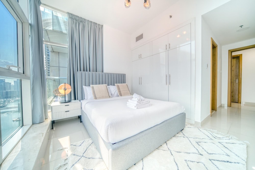 Premium 2BR Apt w Marina Views