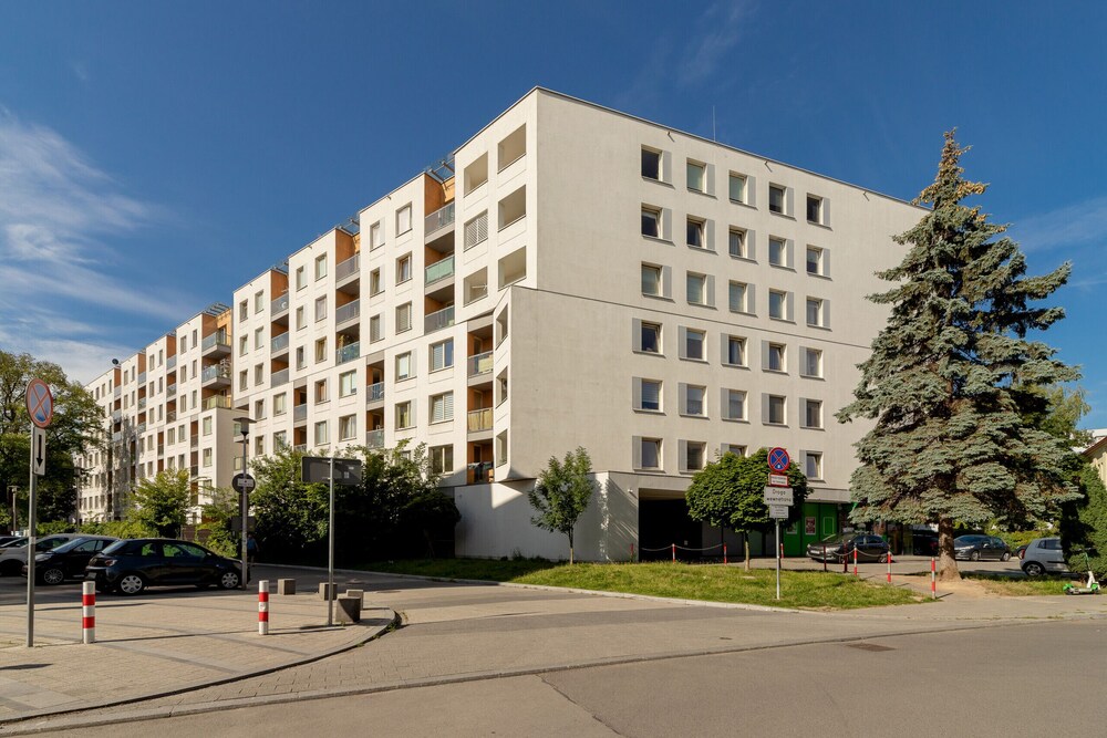 Apartment Cracow Bajeczna by Renters view 3