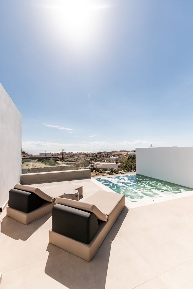 Evi Suites & Villas