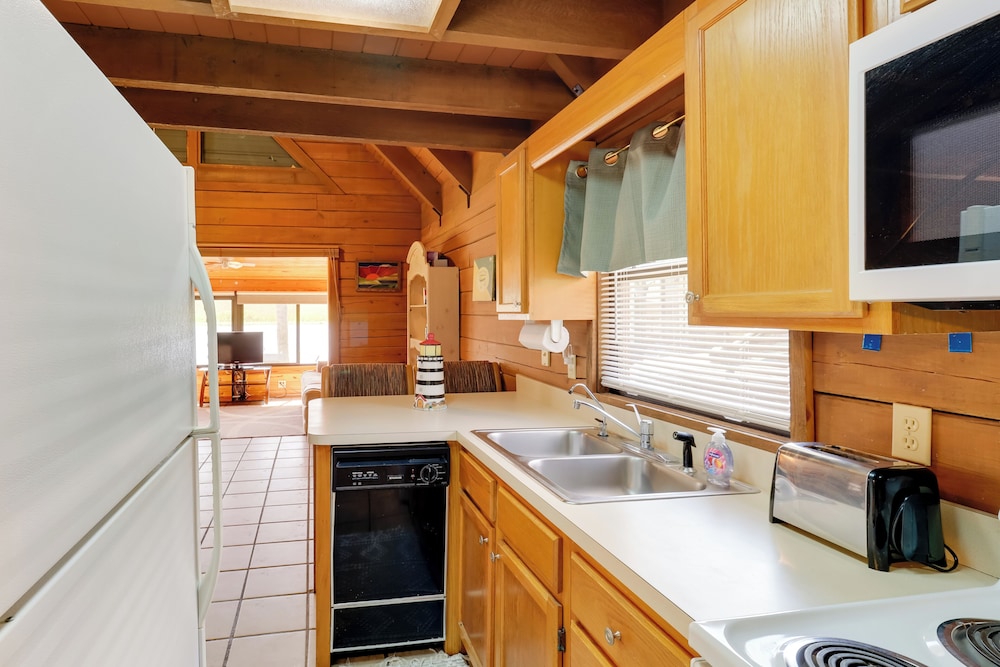 Boat, Fish & Swim: Lakefront Cabin in Okeechobee!
