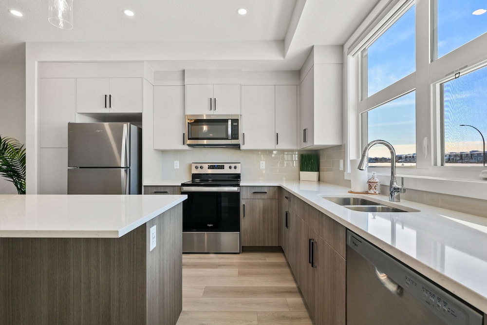 The Belmont Luxury NEW Home Free Indoorparking