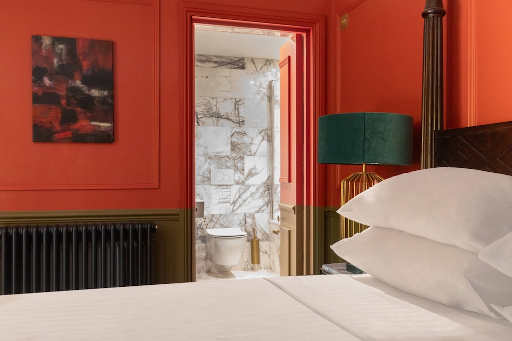 Penywern Road IV by Onefinestay