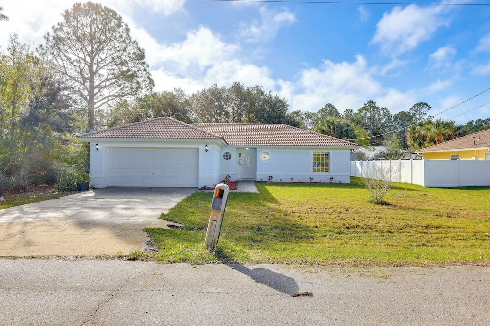 Pet-friendly Palm Coast Home: 8 Mi to Beach!