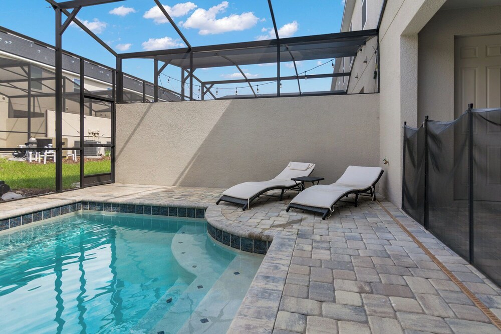 Orlando Adventure Awaits 4BR Townhouse