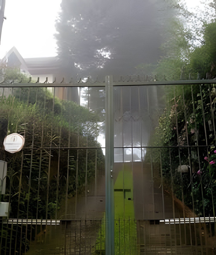 THE WRITERS HOUSE
