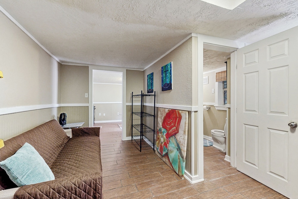 1BR Cozy Dog-friendly Home w/ Kitchenette & Patio