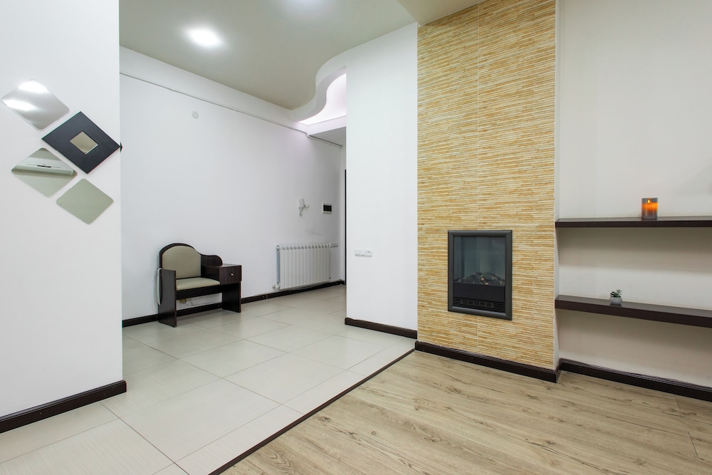 Apartment by Luxe Group DI8210