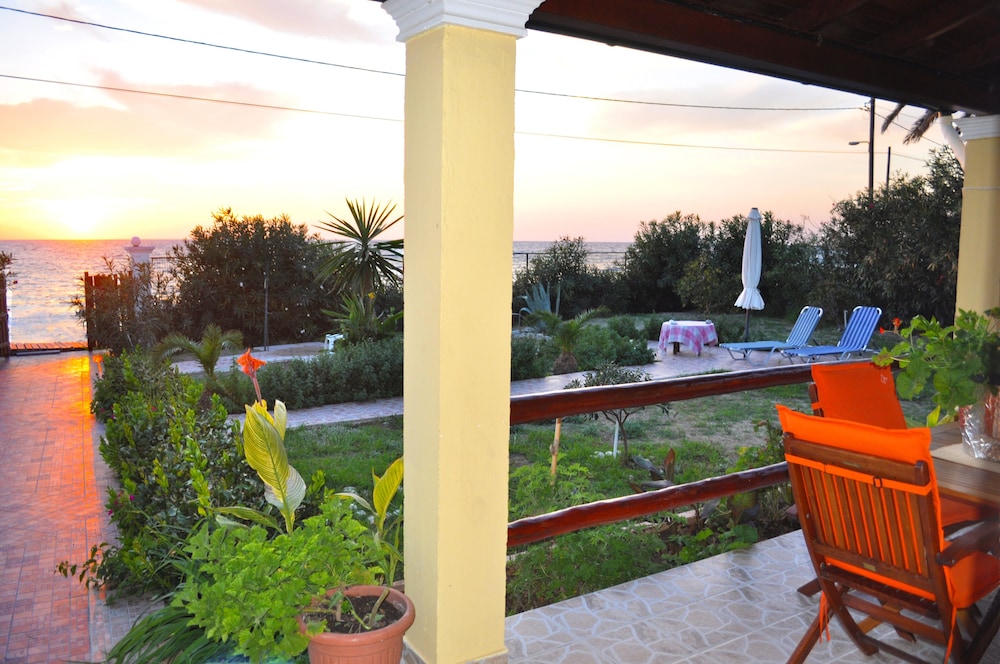 Beachfront Holiday House Eftichia view 4