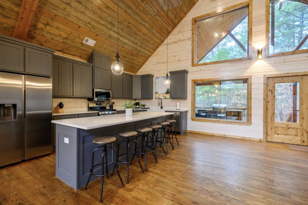 Whispering Winds Luxury Cabin in Hochatown