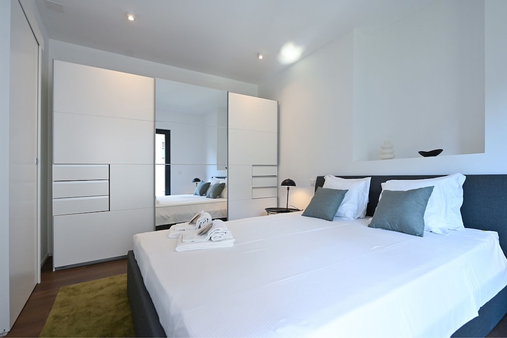 Lugano Suite Modern Concept 5