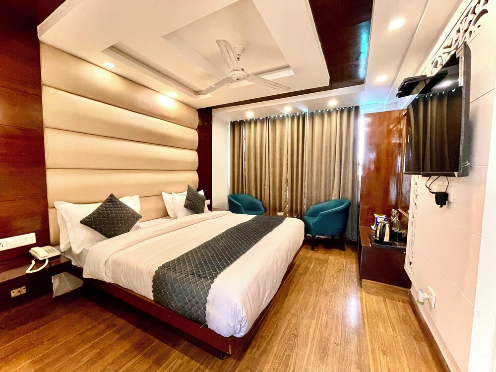 Hotel Roshie Mall Road Mussoorie