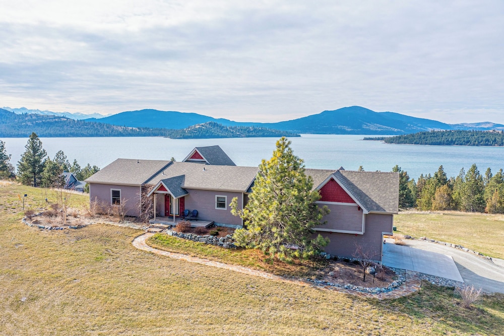 Spectacular Lake-view Retreat w/ Deck, Grill