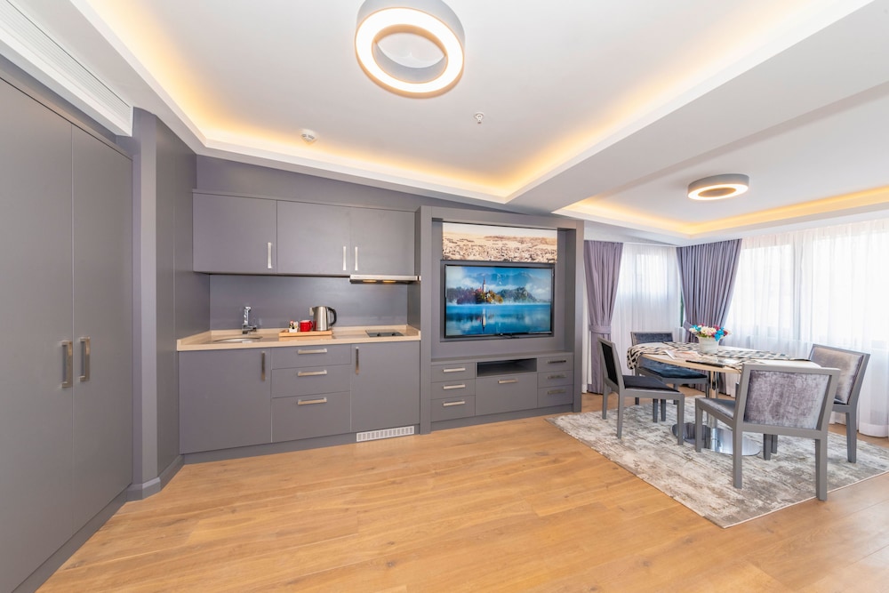 Feri Suites - Image 24