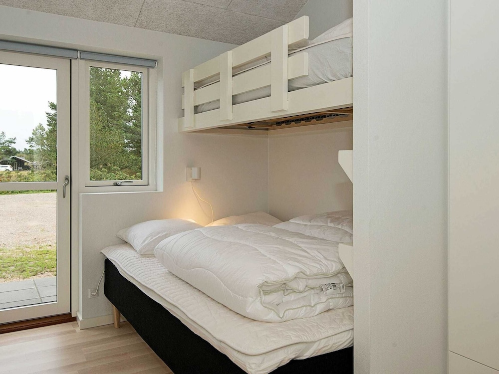 Spacious Holiday Home in Humble With Beach Nearby view 3