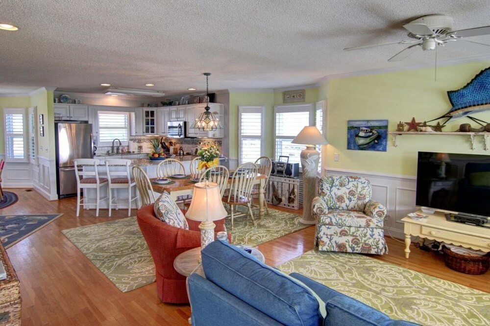 Turtle Cove (formerly Fiddler's Green) 4 Bedroom Home by RedAwning view 2