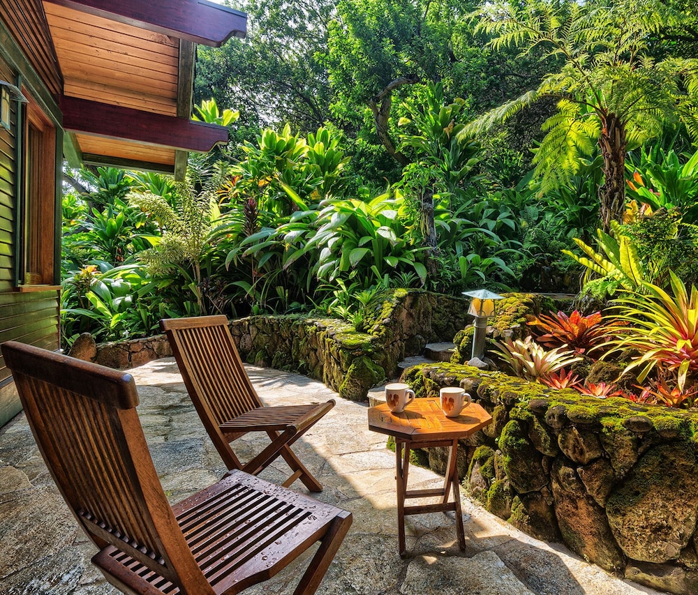 Sea Song in Kilauea With 4 Bedrooms and 6 Bathrooms