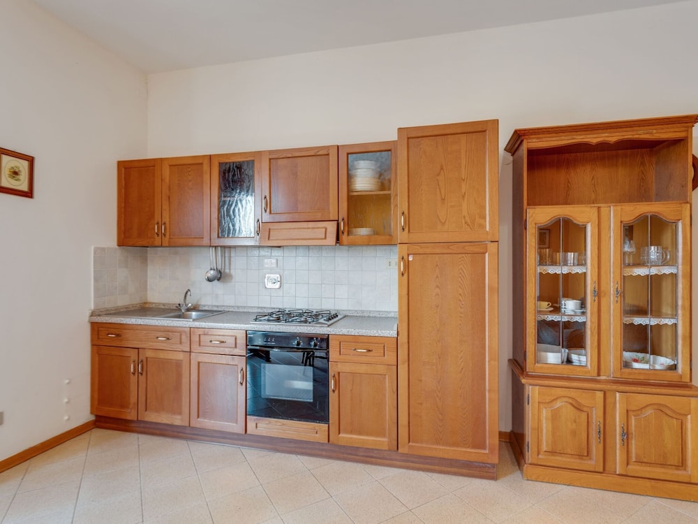 Spacious Lakefront Apartment view 4