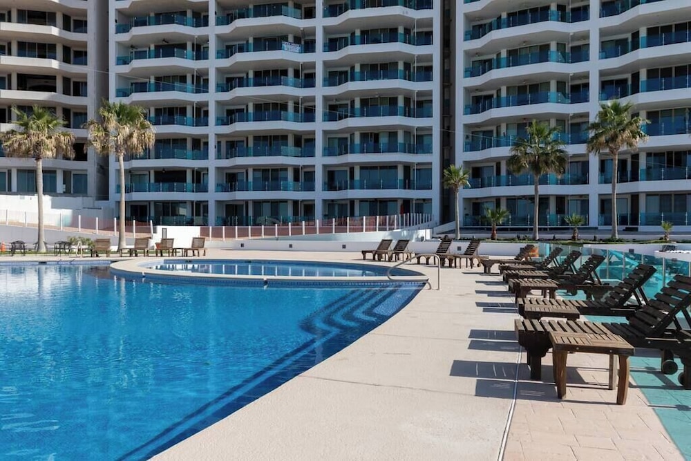 Luxury Beachfront Condo on Sandy Beach