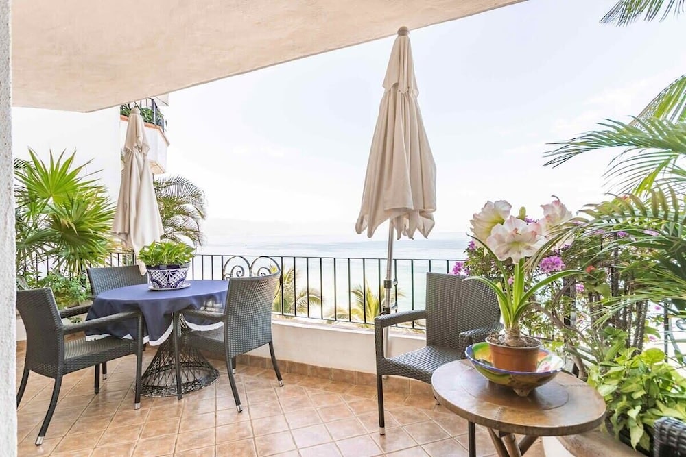 Ocean View 2Br Condo-balcony-beach-pool - 610