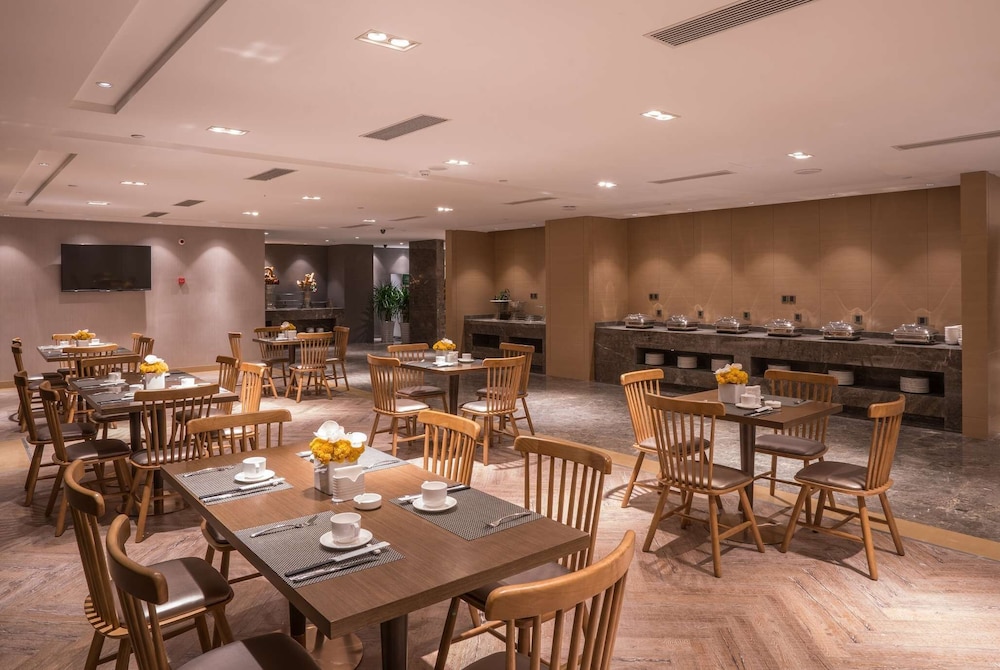 Jingtang Ramada Encore Hotel