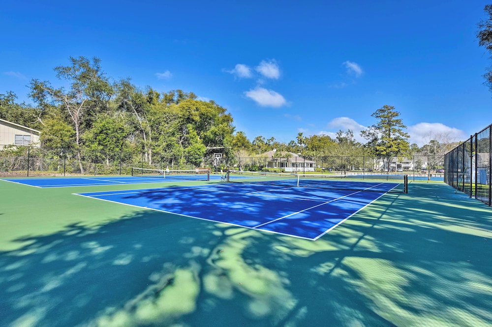 Condo w/ Amazing Amenities: 1 Mi to Beach! - Property Image 3