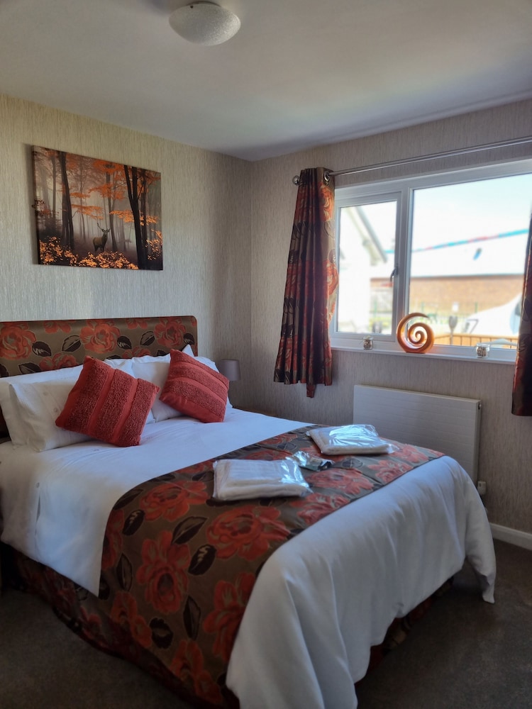 Captivatingly Stunning 2-bed Chalet in Bridlington view 4