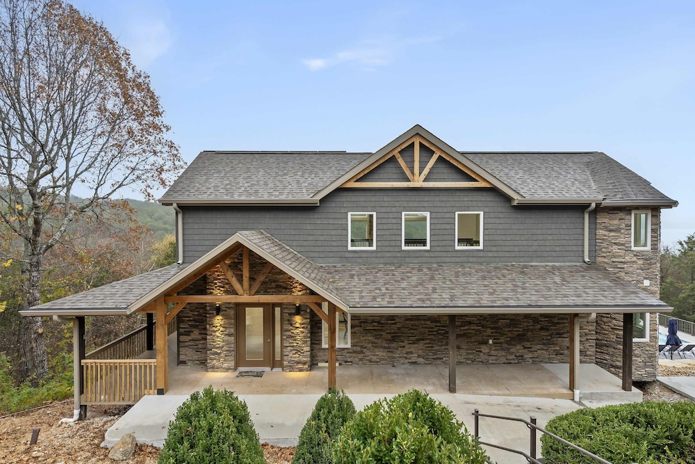 Van Kirk Cove 6 BDR Stunner!