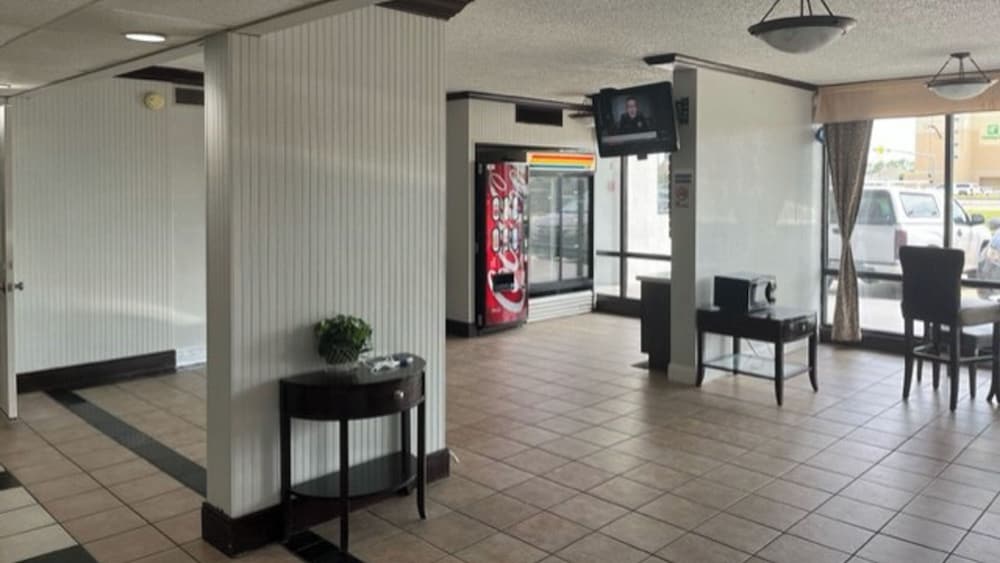 Motel 6 Baton Rouge, LA - East - I-12 view 2
