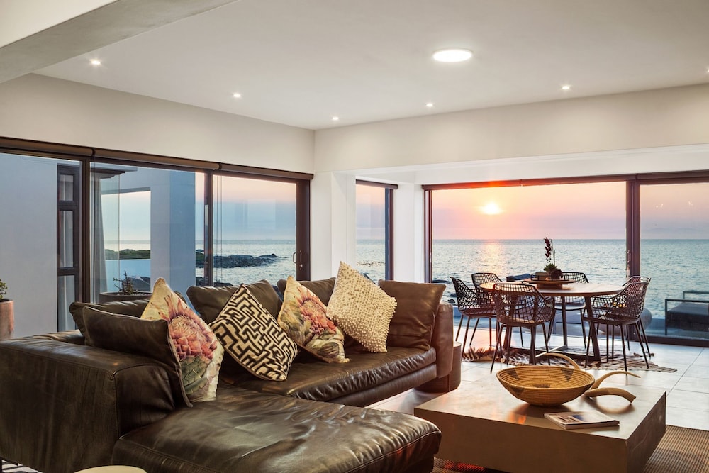Shelley Point Beach Villa