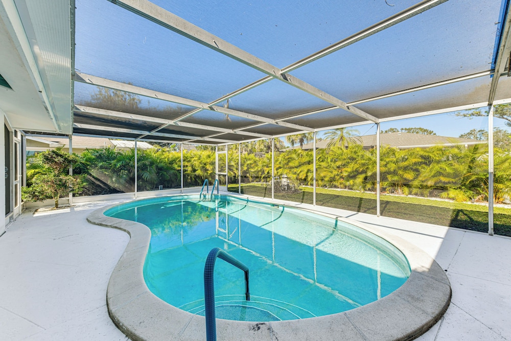 Lanai & Pet Friendly! Retro-chic Sarasota Home!