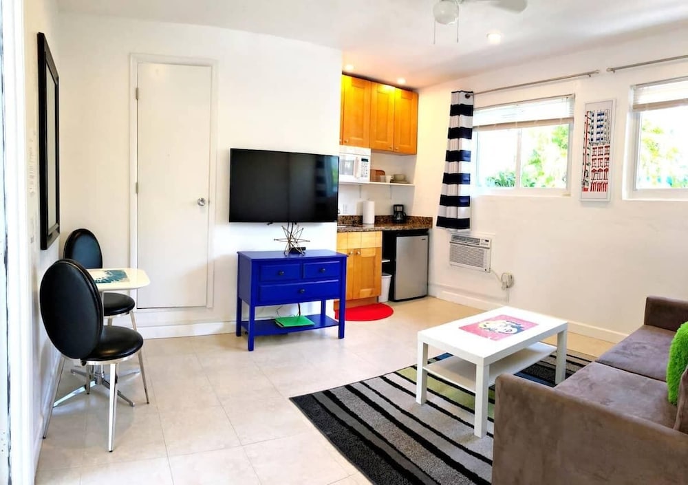 Studio in Las Olas Near FL Beach